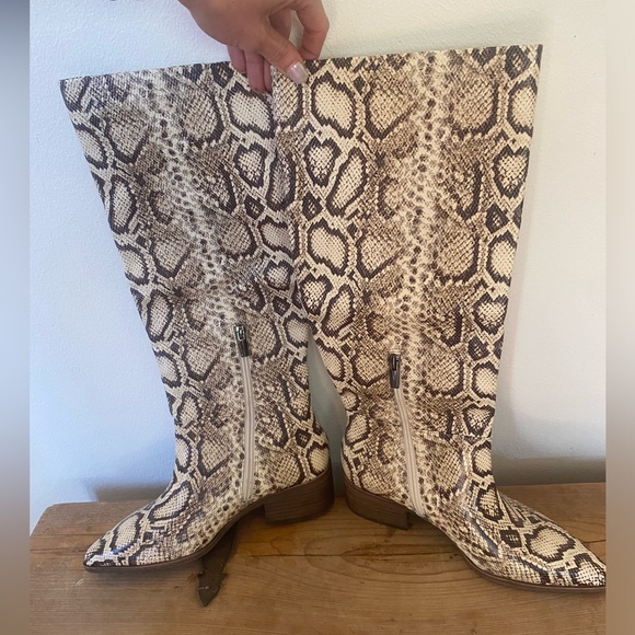 Vince Camuto Snakeskin Beaanna Boots Size 7 - Picture 5 of 9